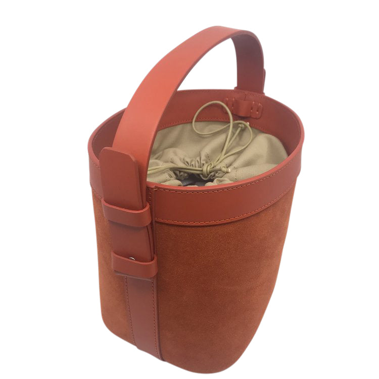 Nico Bucket – DANS-LA-MAIN